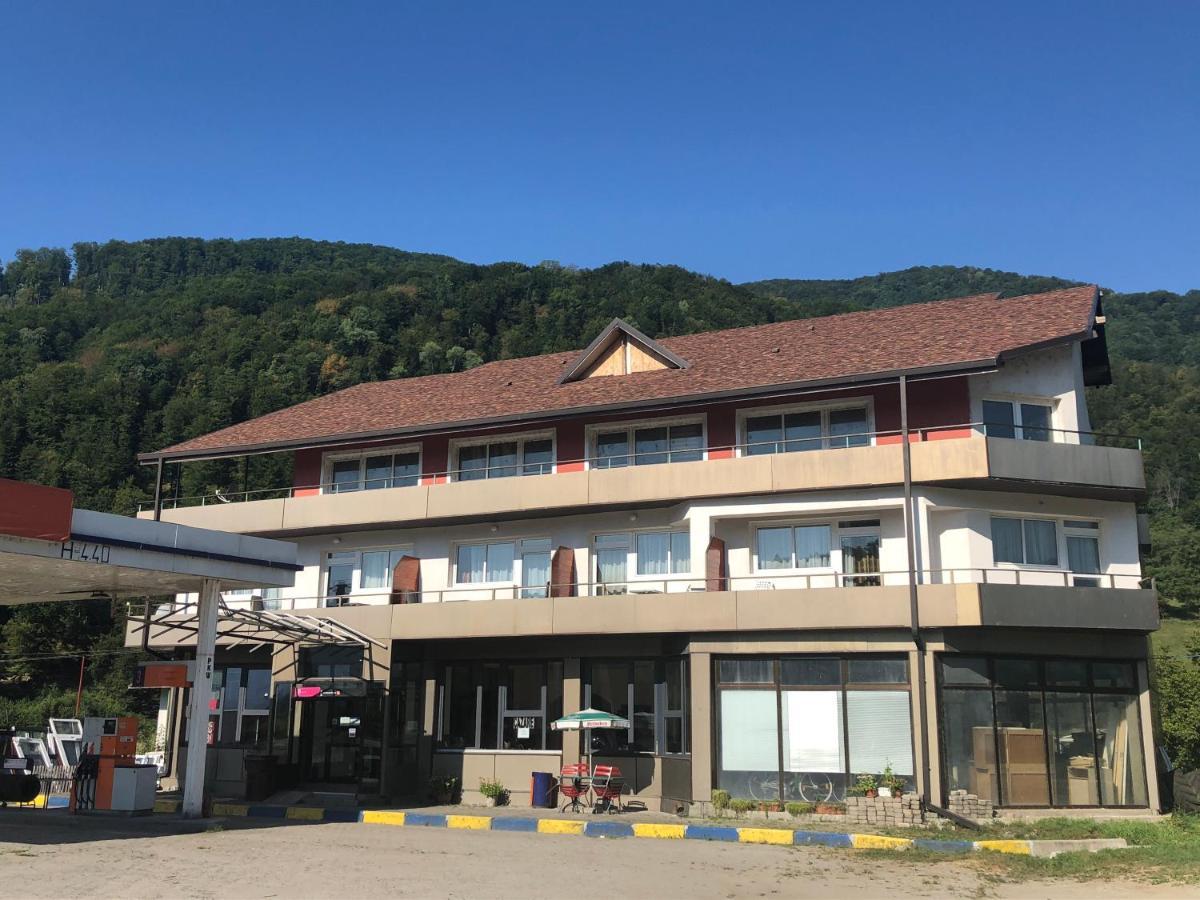 ホテルTime-Out - Valea Oltului Balota  エクステリア 写真